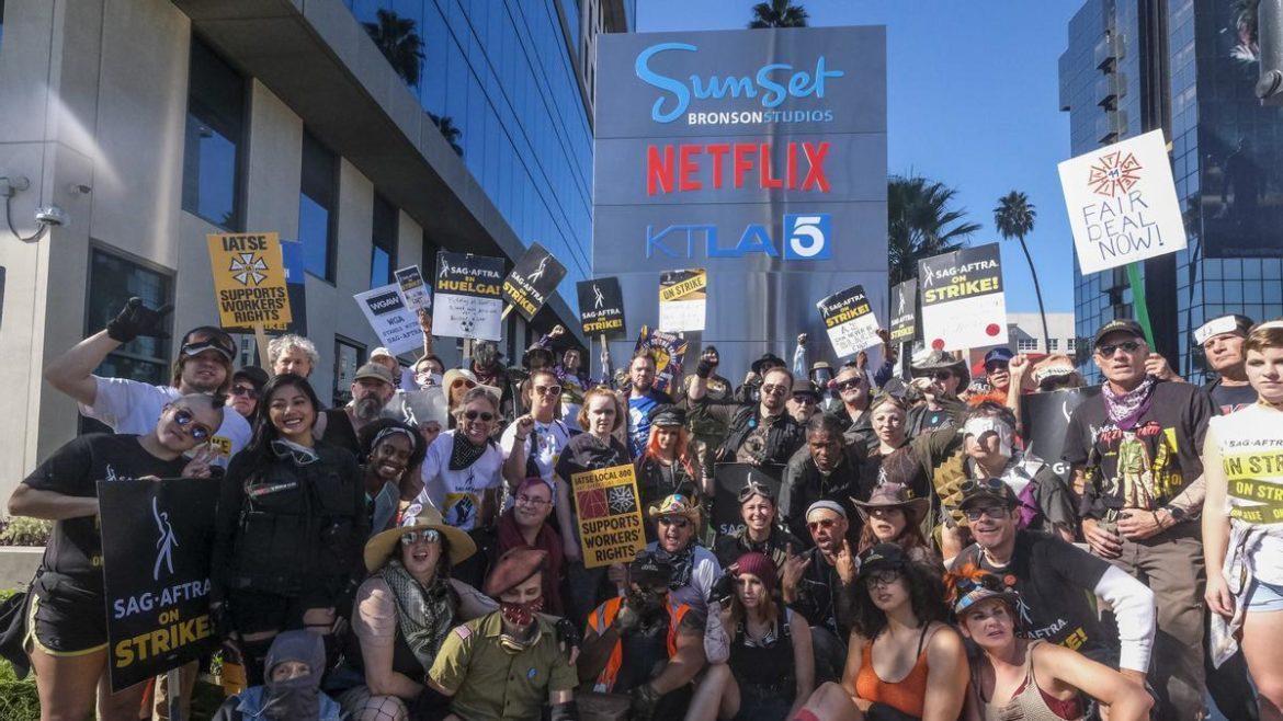 Estudios de Hollywood celebran el fin de la huelga y el reinicio de la industria