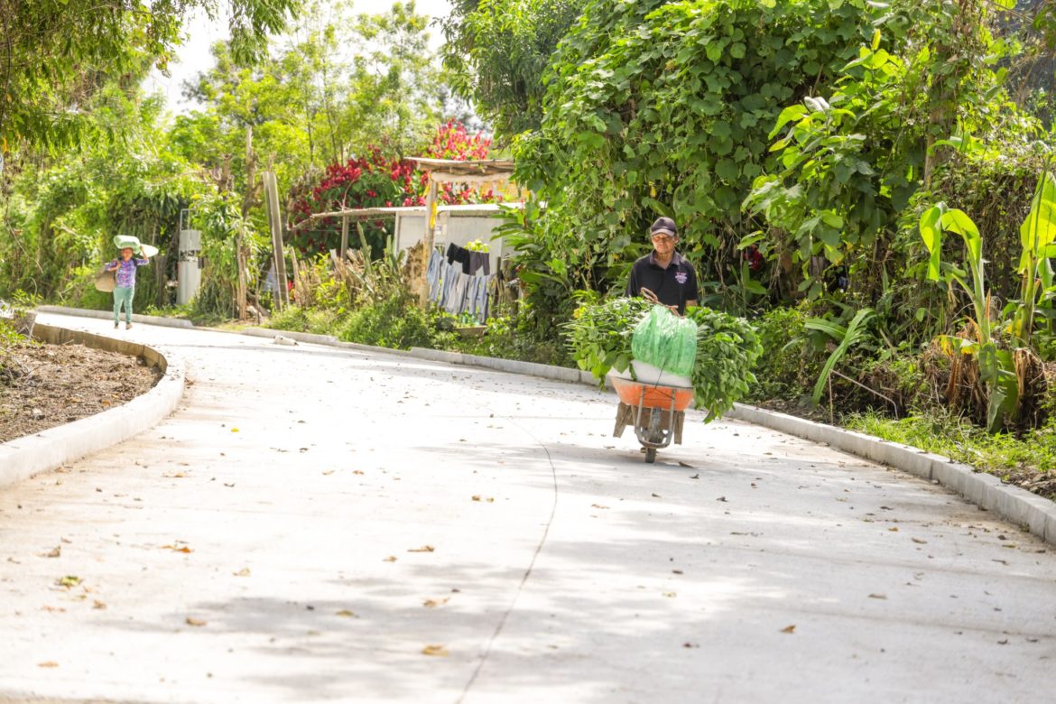 Mejoramiento de calle rural en San Rafael Cedros presenta un 80% de avance