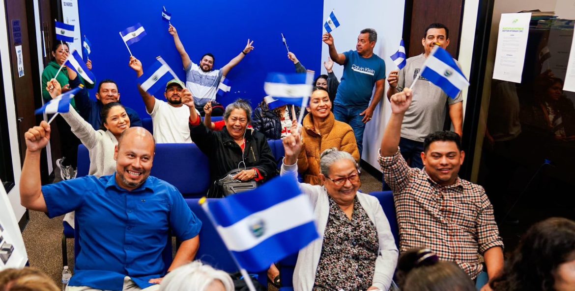 Aprueban ley que facilita el retorno de los salvadoreños en el exterior al país