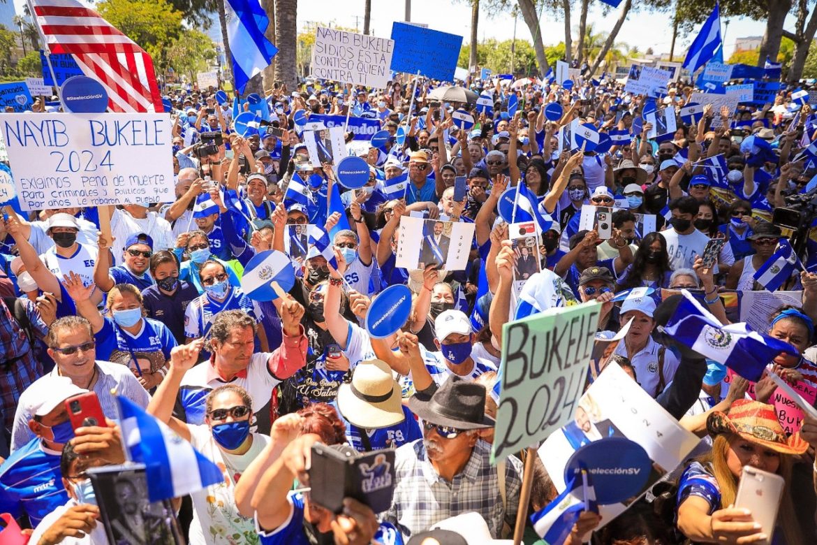 Salvadoreños en el exterior aún tienen 4 días para tramitar su DUI y poder votar en 2024
