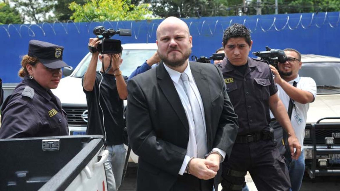 Alejandro Muyshondt enfrenta audiencia especial tras notificación de la FGR