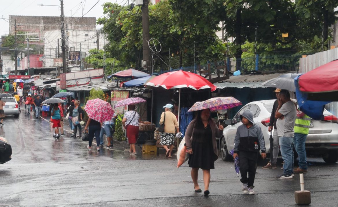 Prevén lluvias en Área Metropolitana de San Salvador para lo que resta de este domingo