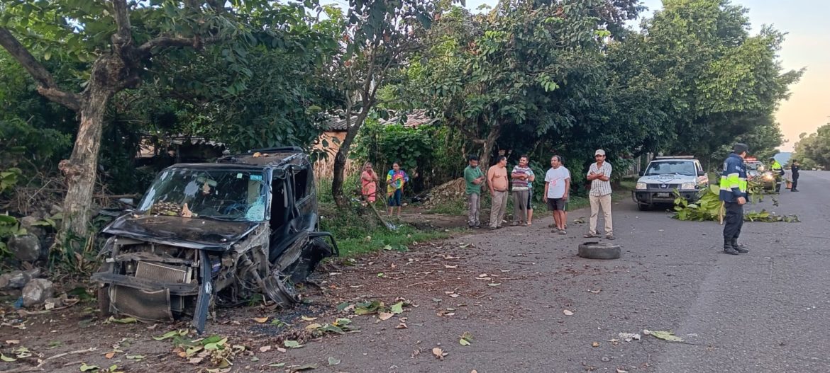 Exceso de velocidad provoca accidente de tránsito en Ahuachapán