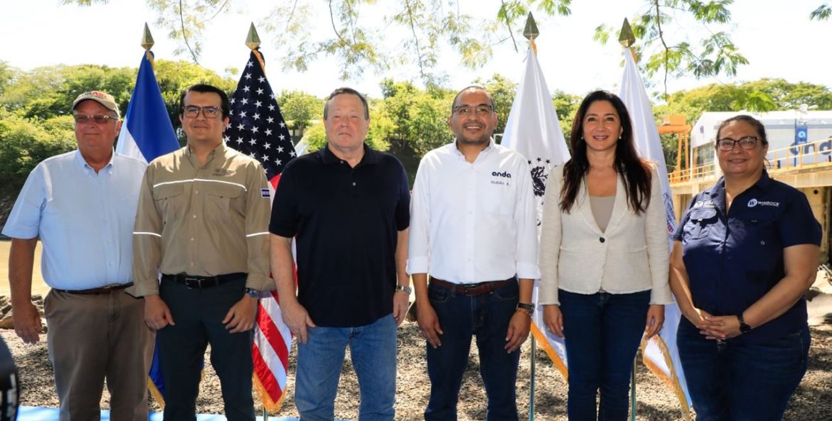 ANDA y USAID presentan boyas para el control de algas en planta Torogoz