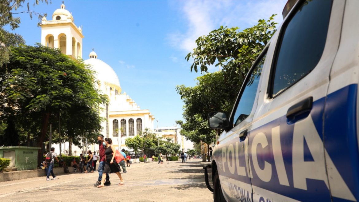 Crece confianza de la población salvadoreña en la Policía, según estudio de Gallup