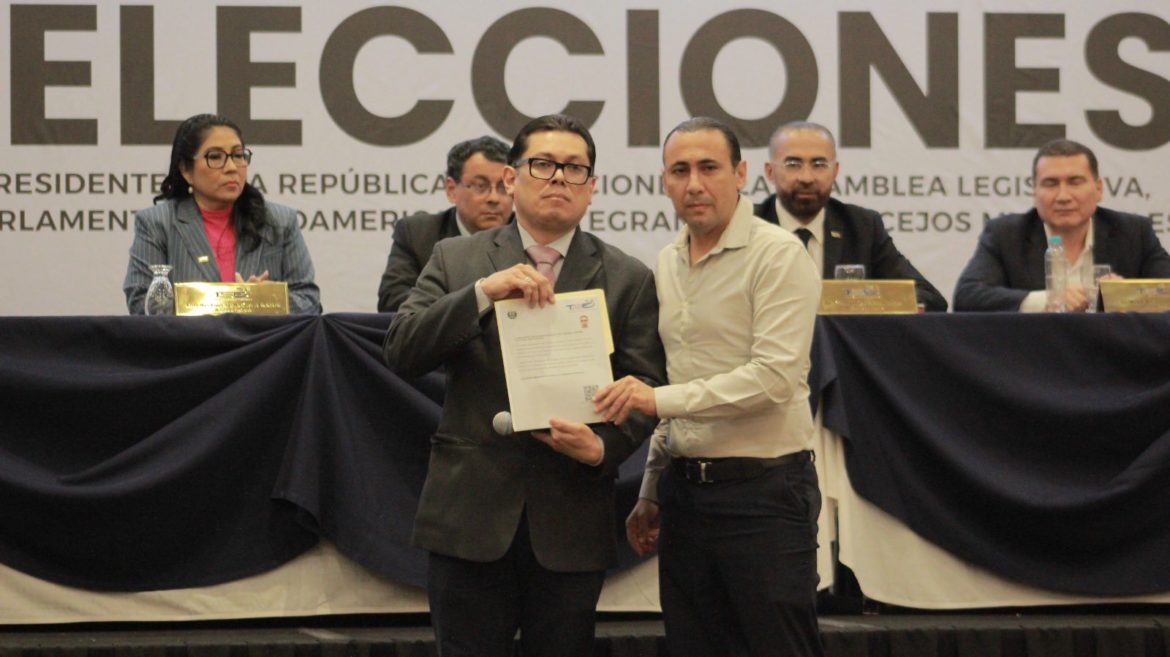 Juramentan a miembros de la Junta Electoral de Voto en el Extranjero