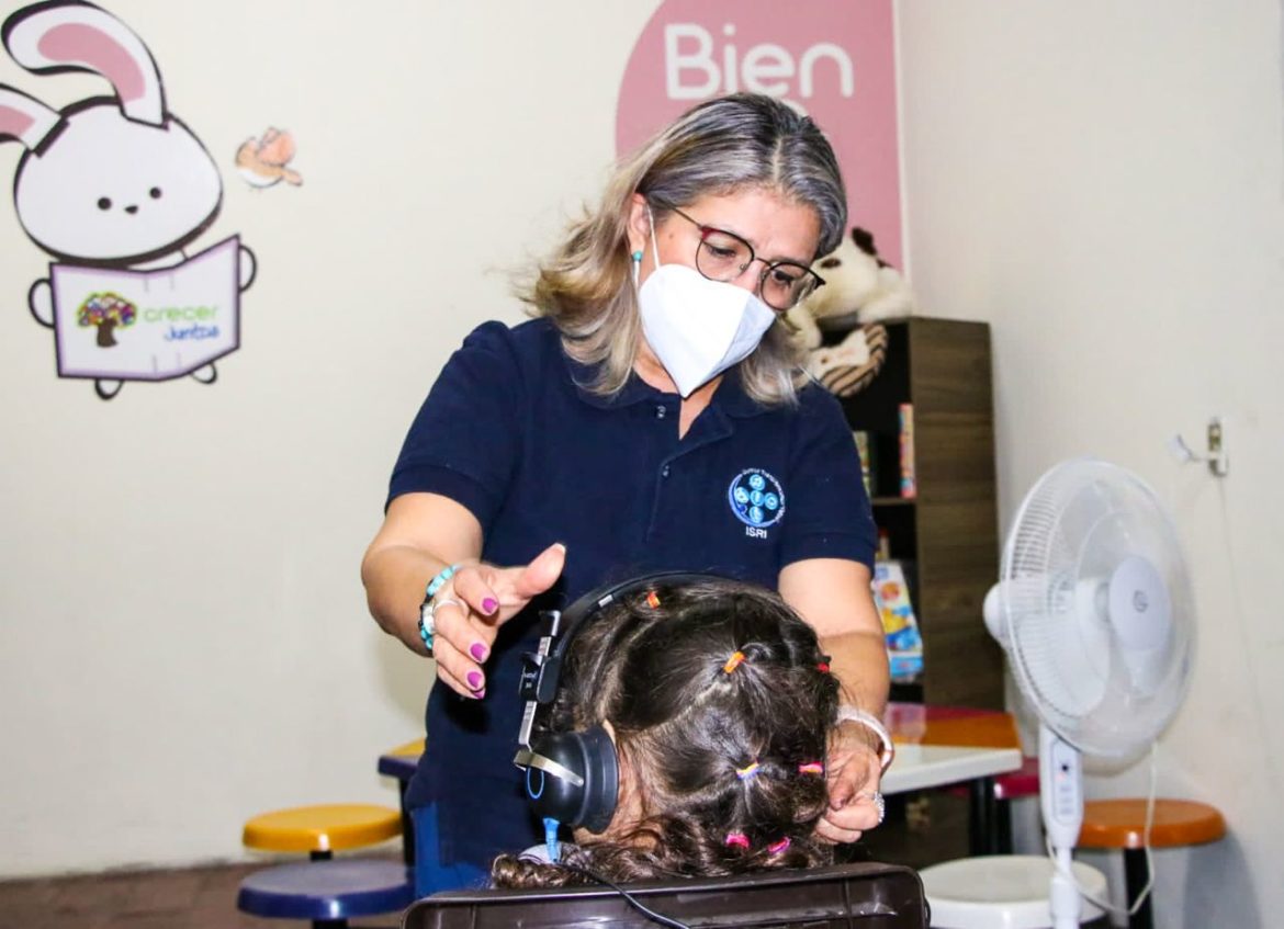 El ISRI desarrolla tamizaje auditivo para beneficiar a personas de La Libertad