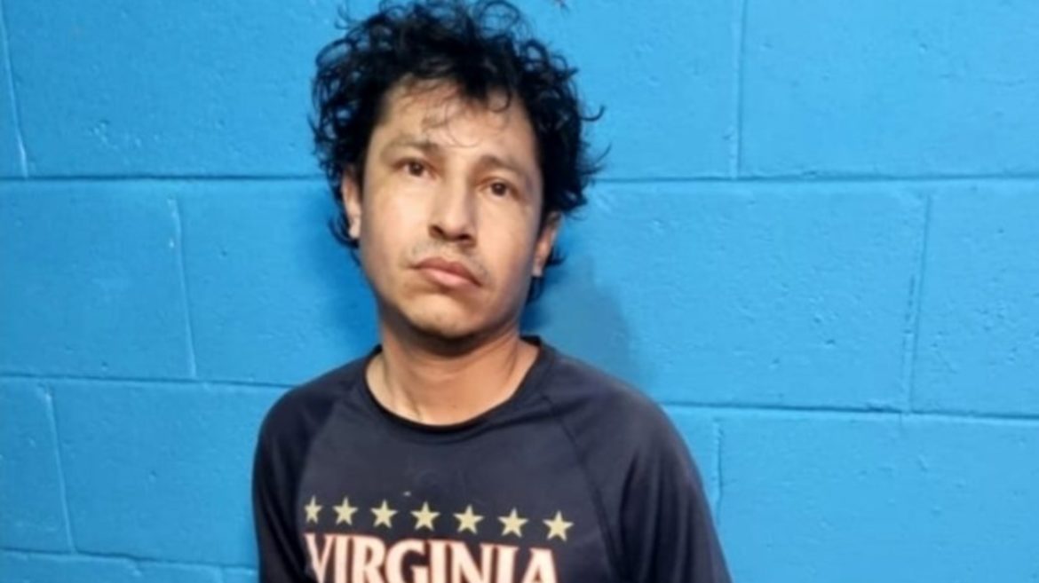 Autoridades capturan a hombre por poseer material pornográfico infantil en Santa Tecla