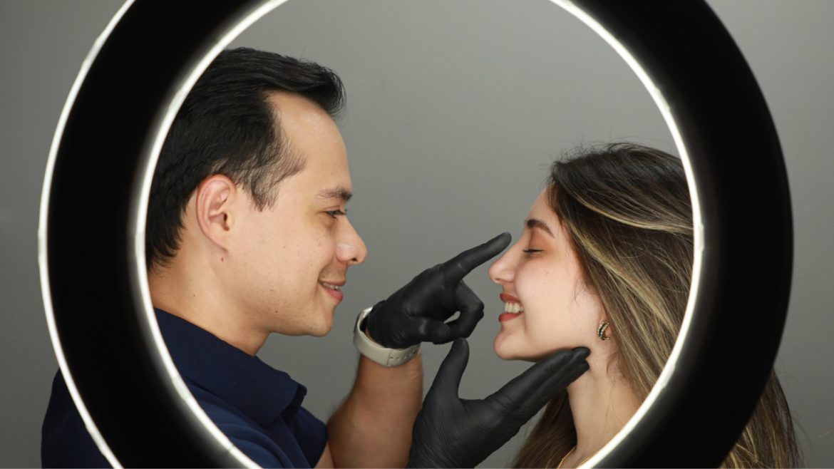 «Todas las mujeres salvadoreñas pueden lucir como una reina de belleza»: Andrés Hernández, médico estético