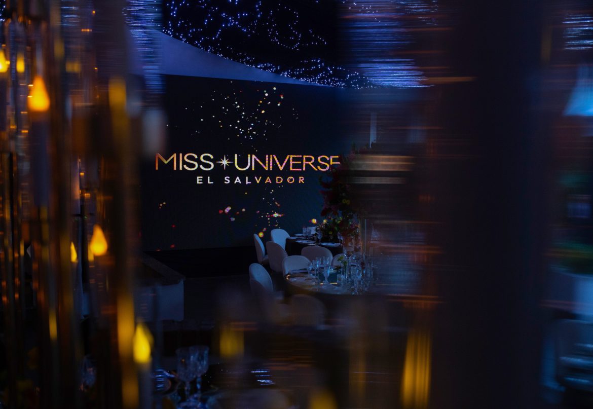 Julio Himede, el talento salvadoreño detrás del diseño y producción del escenario de Miss Universo