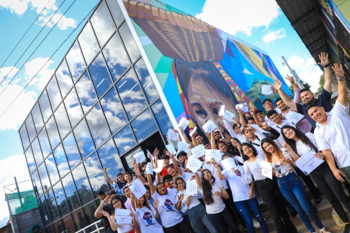 Jóvenes concluyen diplomado que promueve el liderazgo