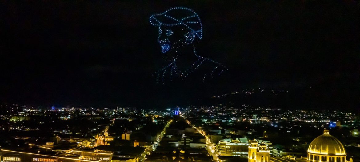 Espectacular Binaes y show de drones