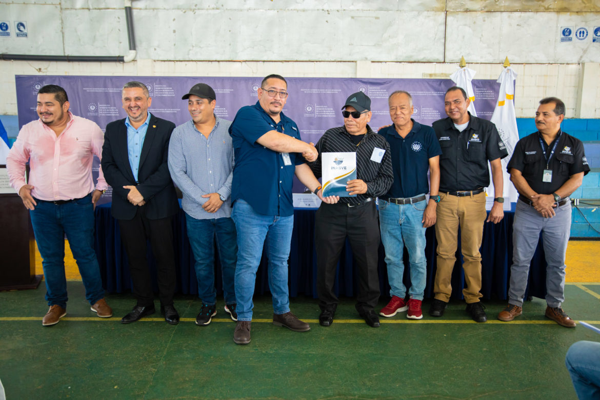 El Inabve entrega $141,260 en créditos para veteranos y excombatientes de Chalatenango, Cuscatlán y Cabañas.