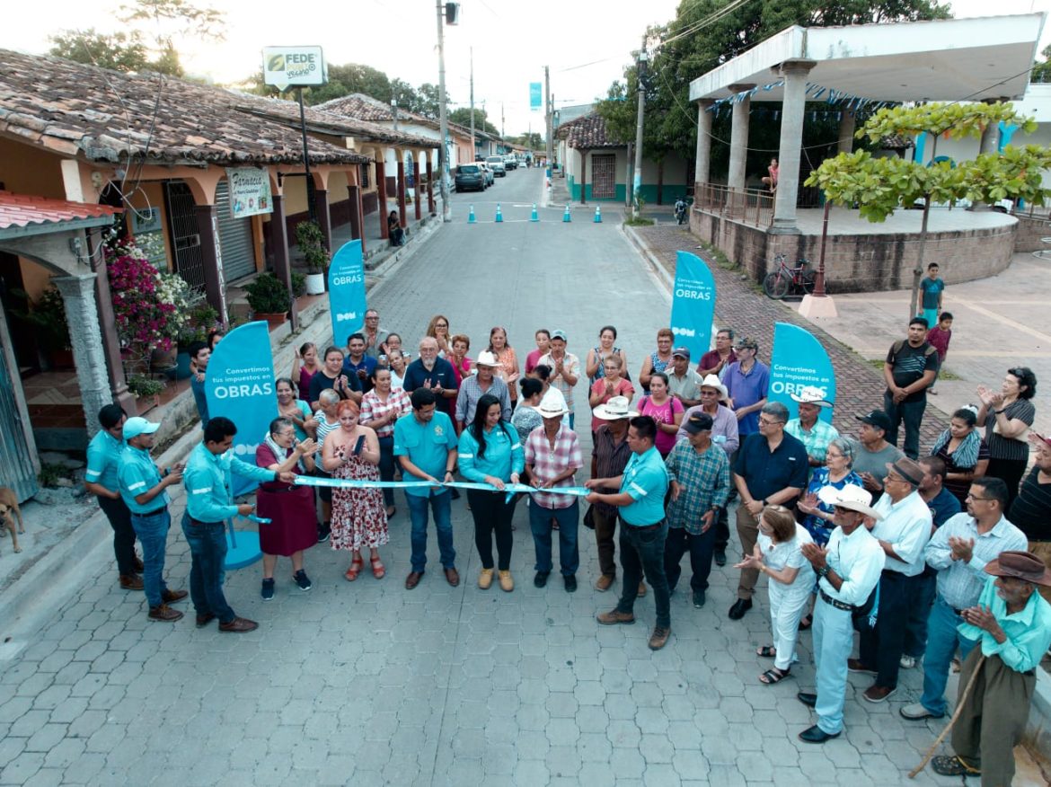 La DOM entregó 4.5 kilómetros de calles renovadas con el Plan Nacional de Bacheo en San Isidro, Cabañas