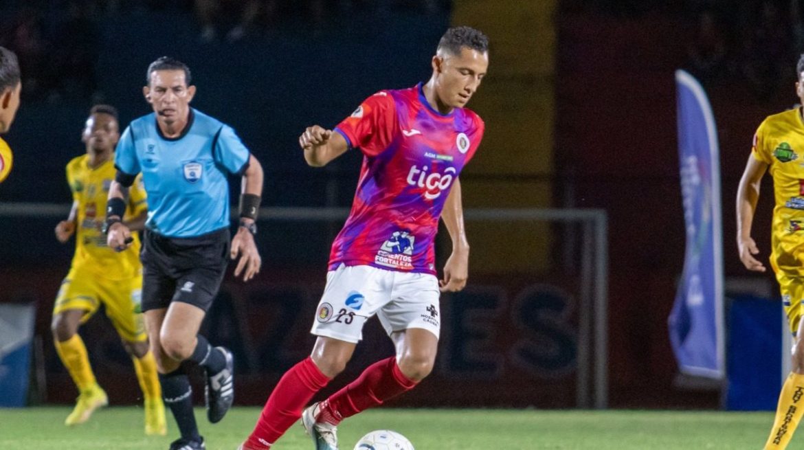 FAS supo remontar para derrotar a Limeño en el Quiteño
