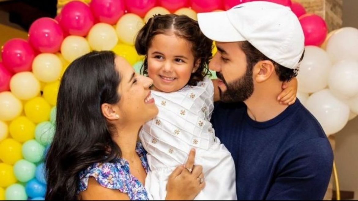 Presidente Bukele anuncia el nacimiento de Aminah, su segunda hija
