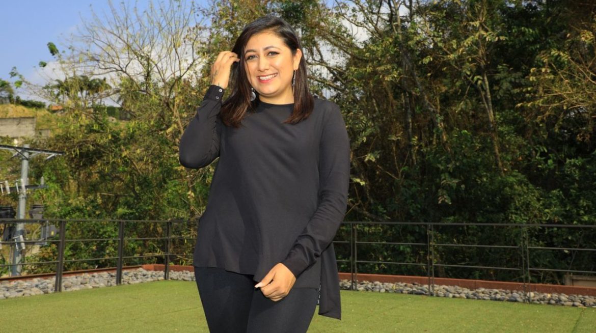 Cantante salvadoreña lanza canción junto al mexicano Nicho Hinojosa