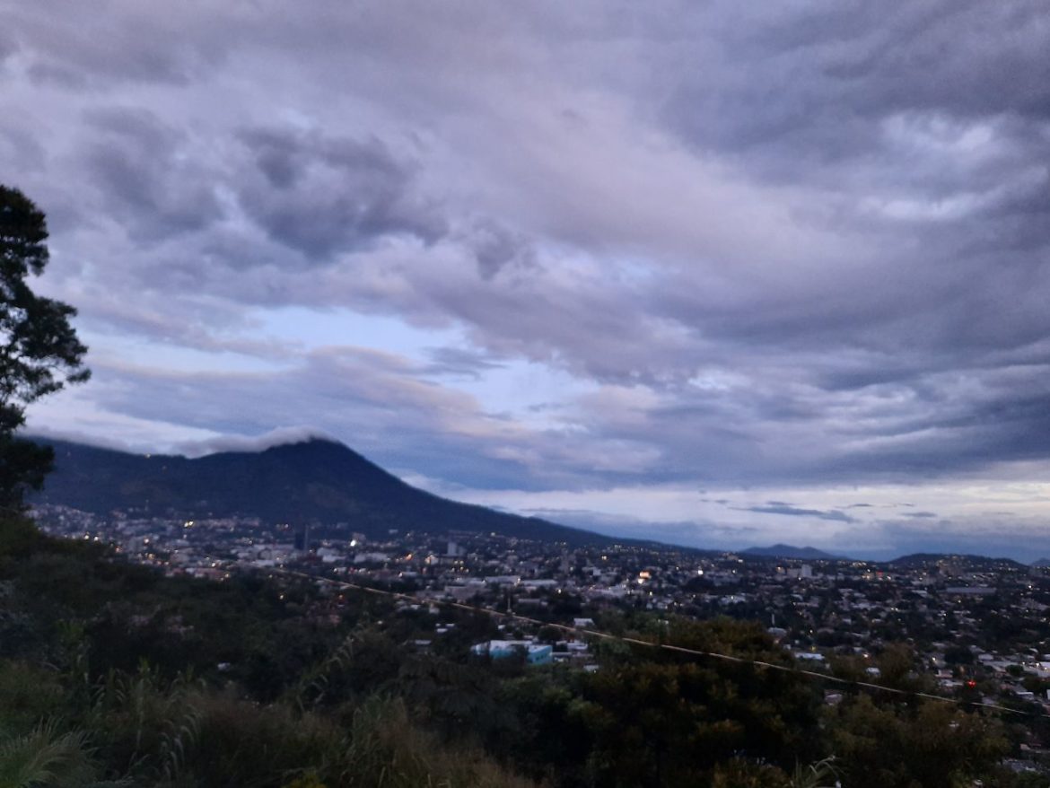 Vientos continuarán en el país con lluvia en la zona occidental este viernes en El Salvador