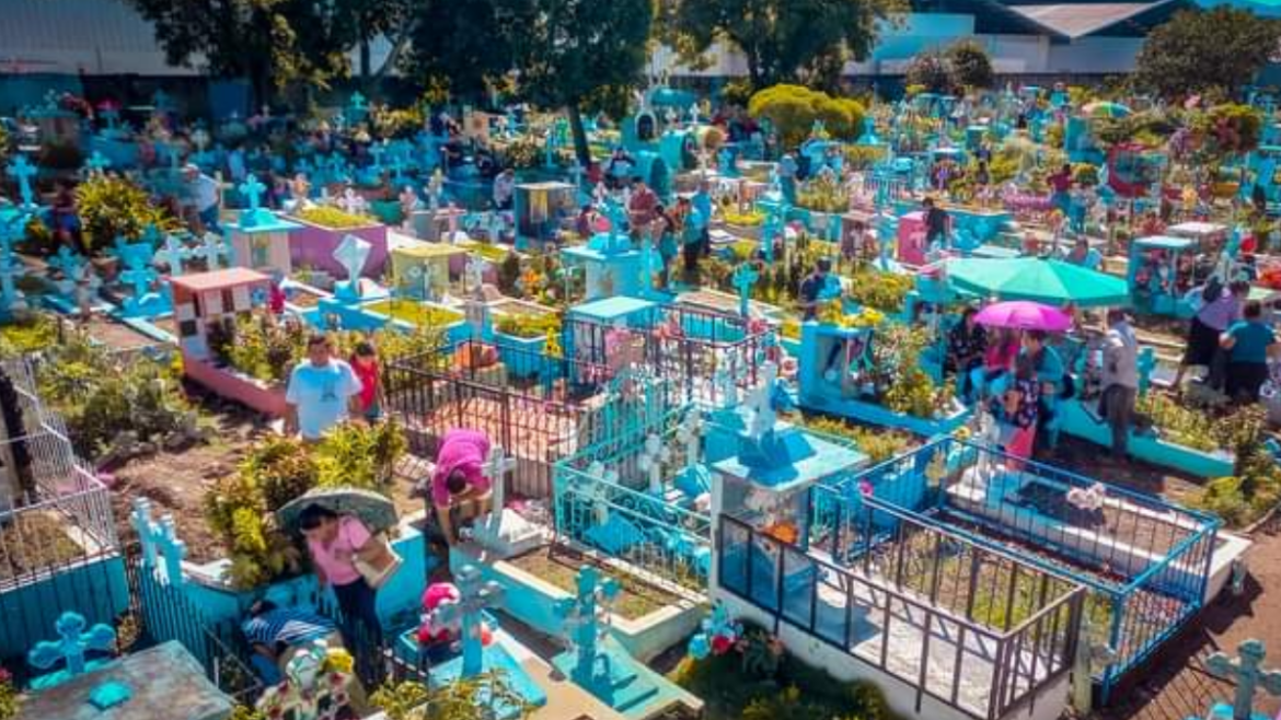 José Chicas encabeza esfuerzos para brindar seguridad a visitantes al Cementerio Municipal de Ilopango.