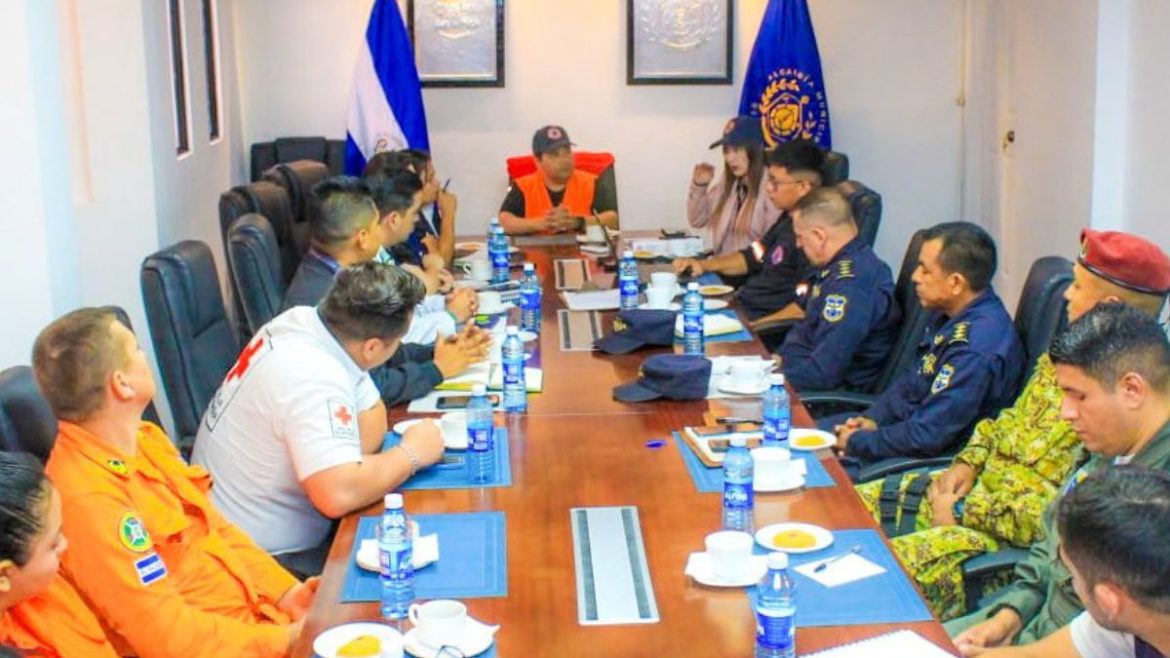 Alcalde José Chicas vela por la seguridad de los ciudadanos de Ilopango ante amenaza por tormenta Pilar