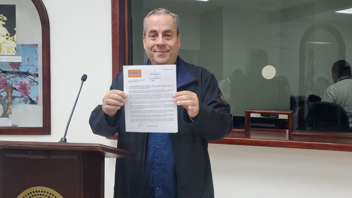 Auerbach pide quitar nombramiento de Hijo Meritísimo a Andreu Oliva