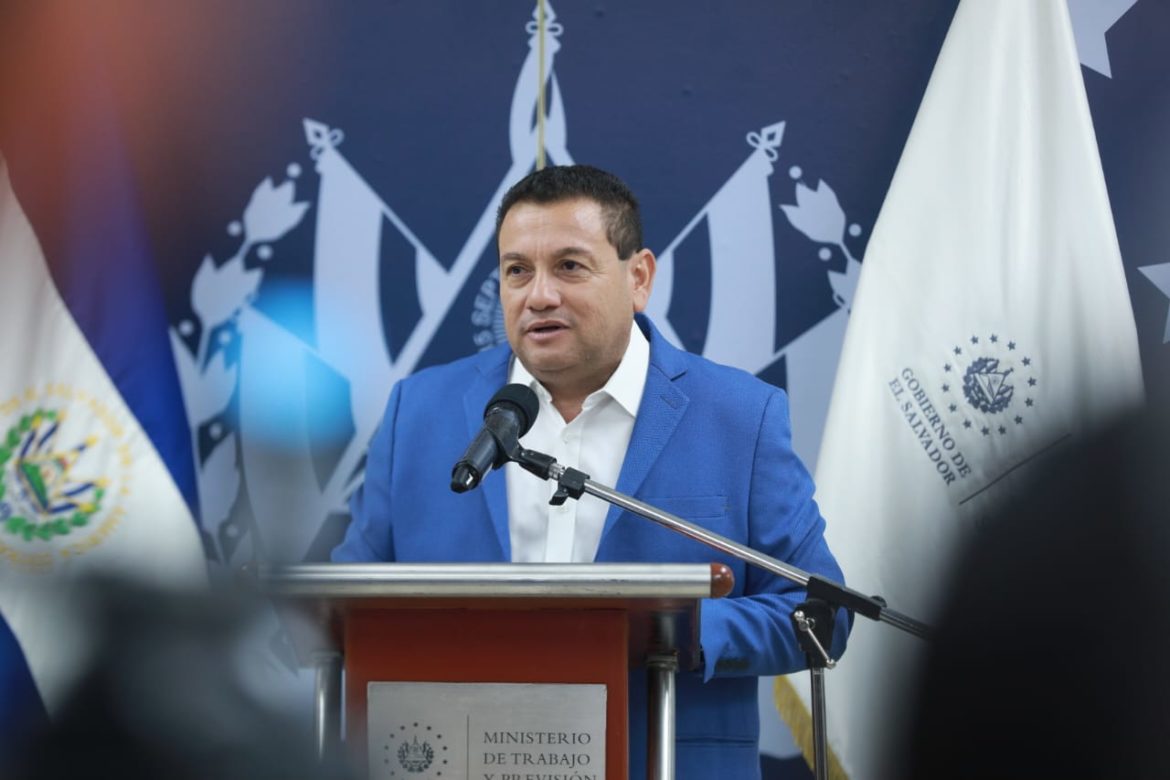 Ministro Castro anunció «muy buenas noticias» para los trabajadores de los sectores de construcción, seguridad privada y municipales