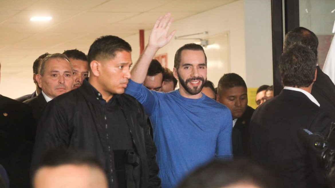Nayib Bukele se inscribe para competir en la elección de 2024