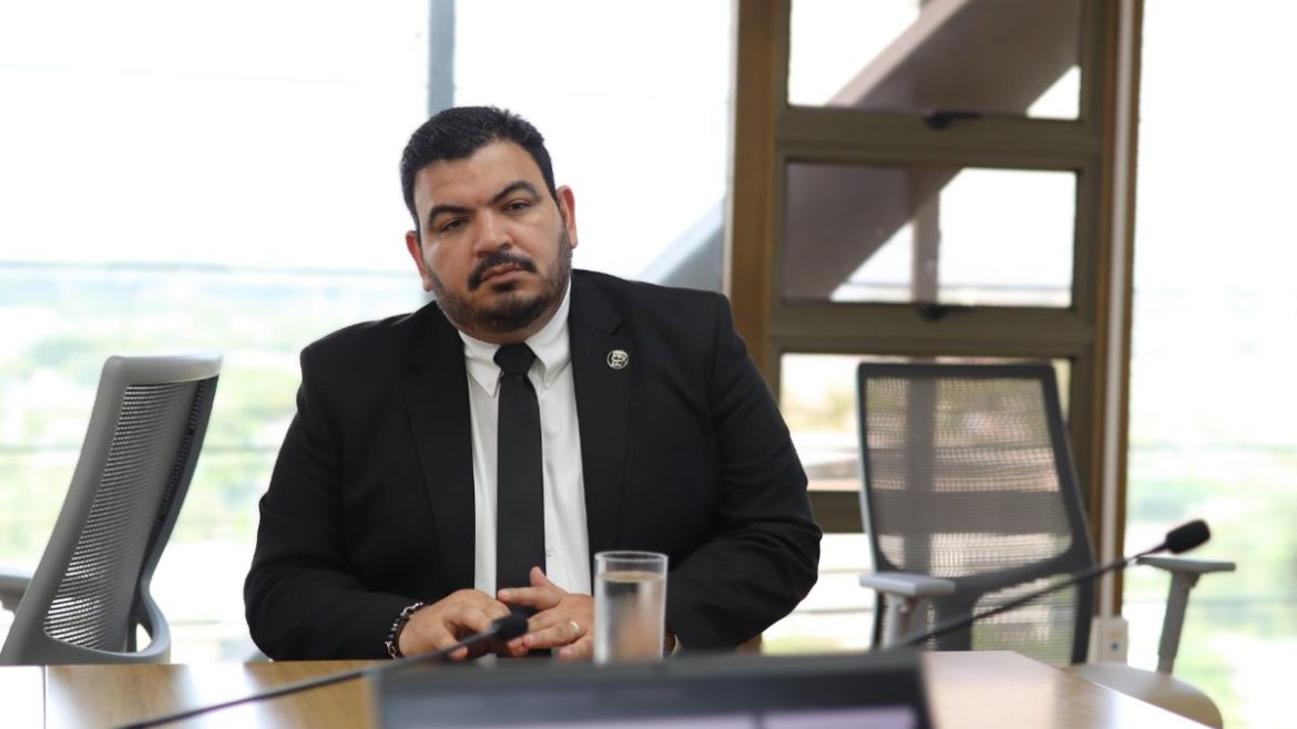 Procurador General de la República se reúne con personal de la Procuraduría Especializada de Derechos Laborales