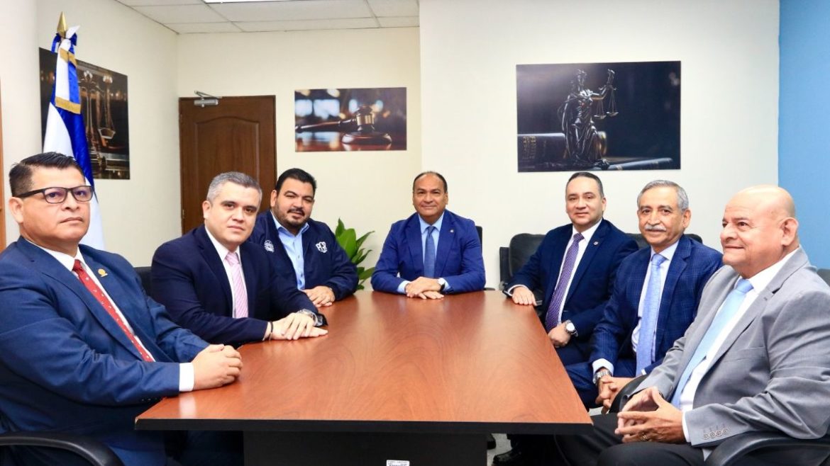 Presidente de la CSJ inauguró moderna Sala de Abogados en el Centro Judicial «Dr. Isidro Menéndez»