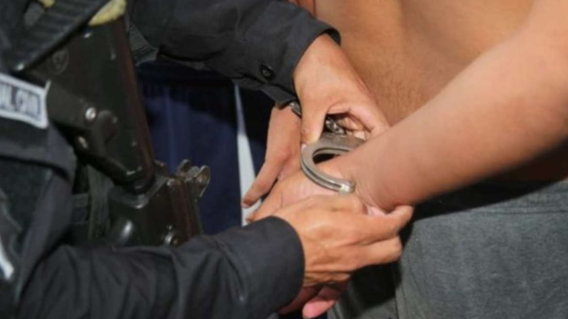Autoridades localizan y capturan a asesino serial que intentaba huir de la justicia