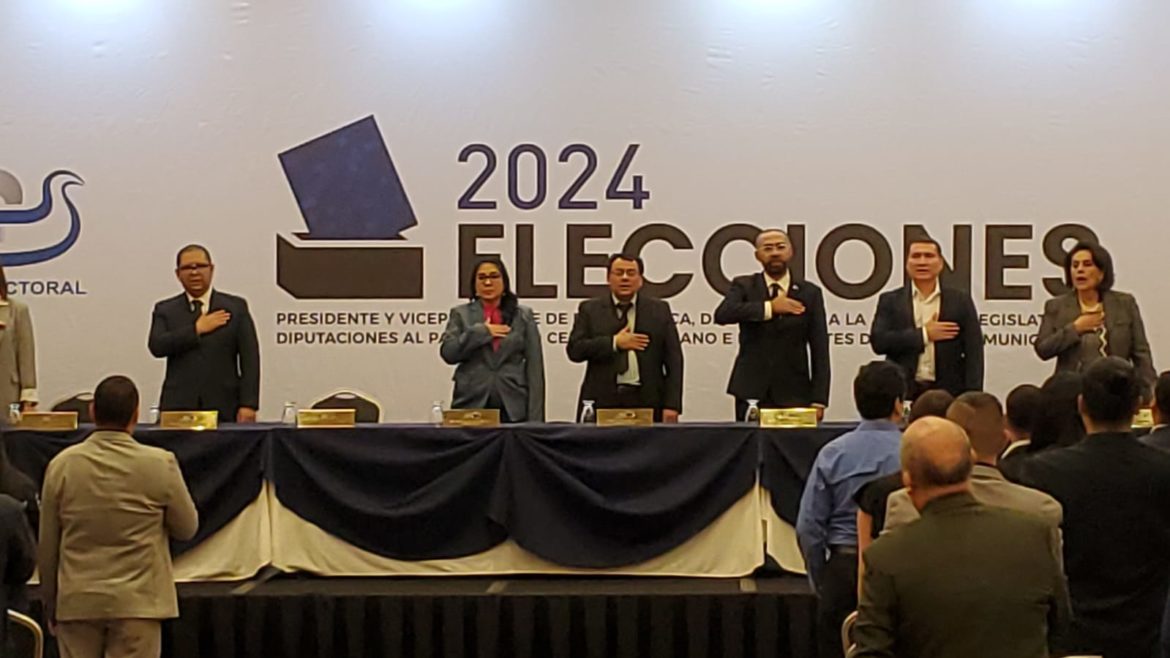 El TSE toma protesta de Ley a los integrantes del JELVEX para velar por el voto remoto por internet