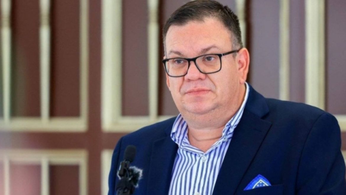 Diputado Guevara pide eliminar reserva del proceso contra Héctor Silva