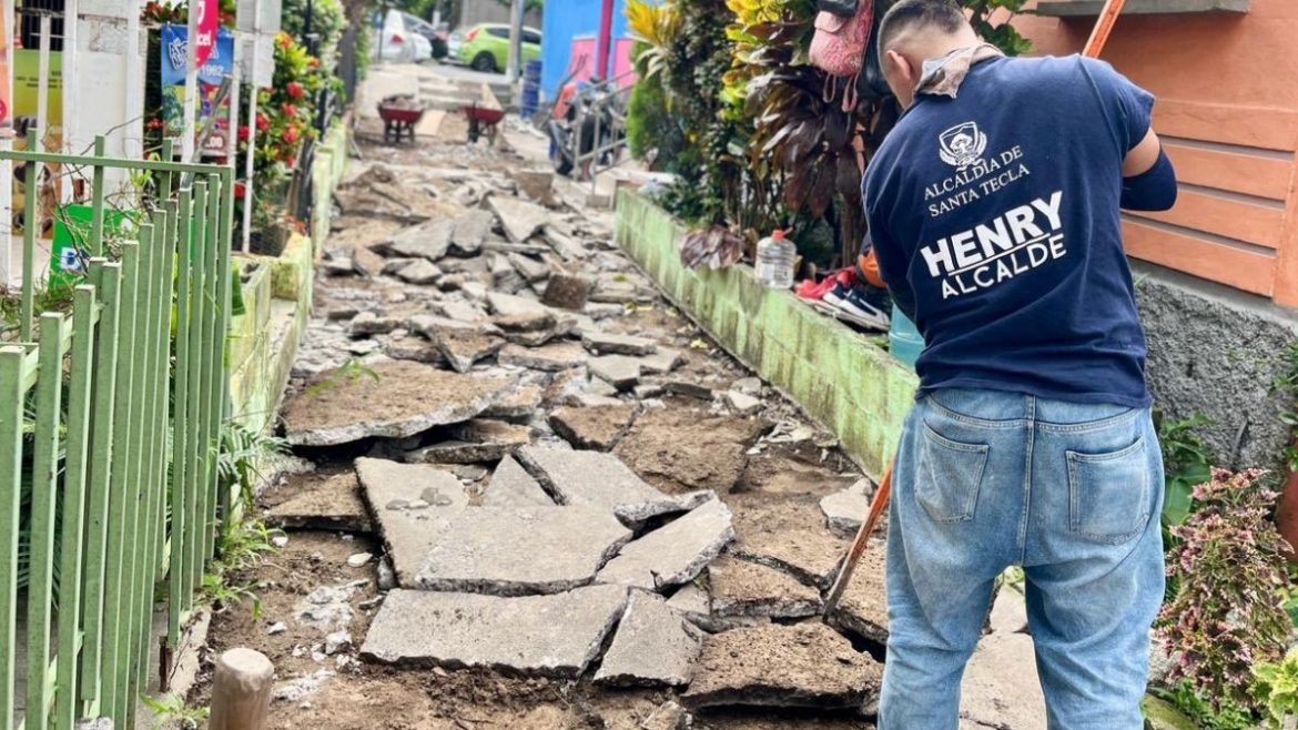 Alcaldía de Santa Tecla continúa con los trabajos de reconstrucción de aceras en Colonia Quezaltepec    