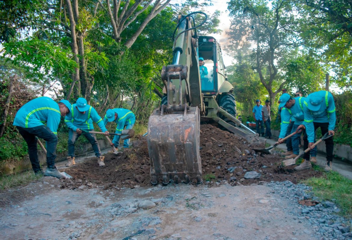 Equipos de la DOM trabajarán en la recuperación vial de 1.3 kilómetros en Santa Rita, Chalatenango