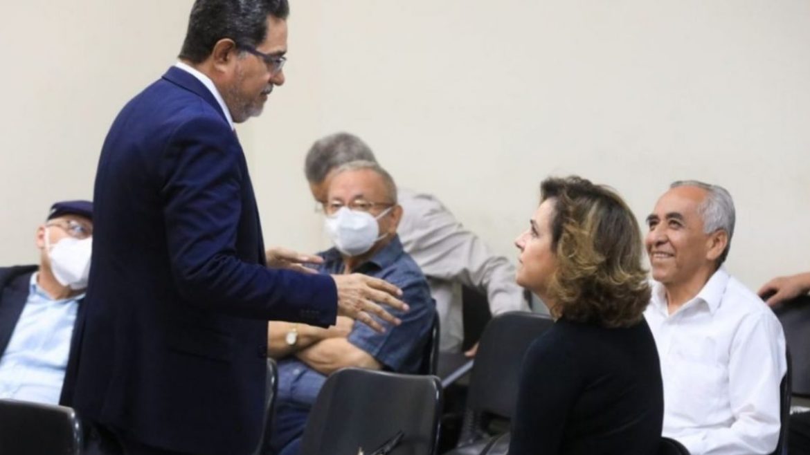 Testigos confiesan que recibieron sobresueldos de Mauricio Funes y Fiscalía los investigará