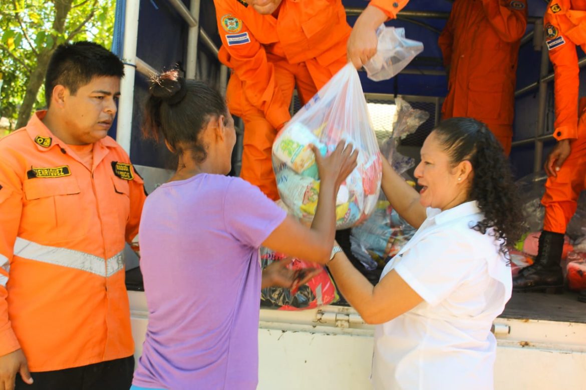 El Gobierno sigue con la entrega de alimentos a familias afectadas por la tormenta tropical Pilar