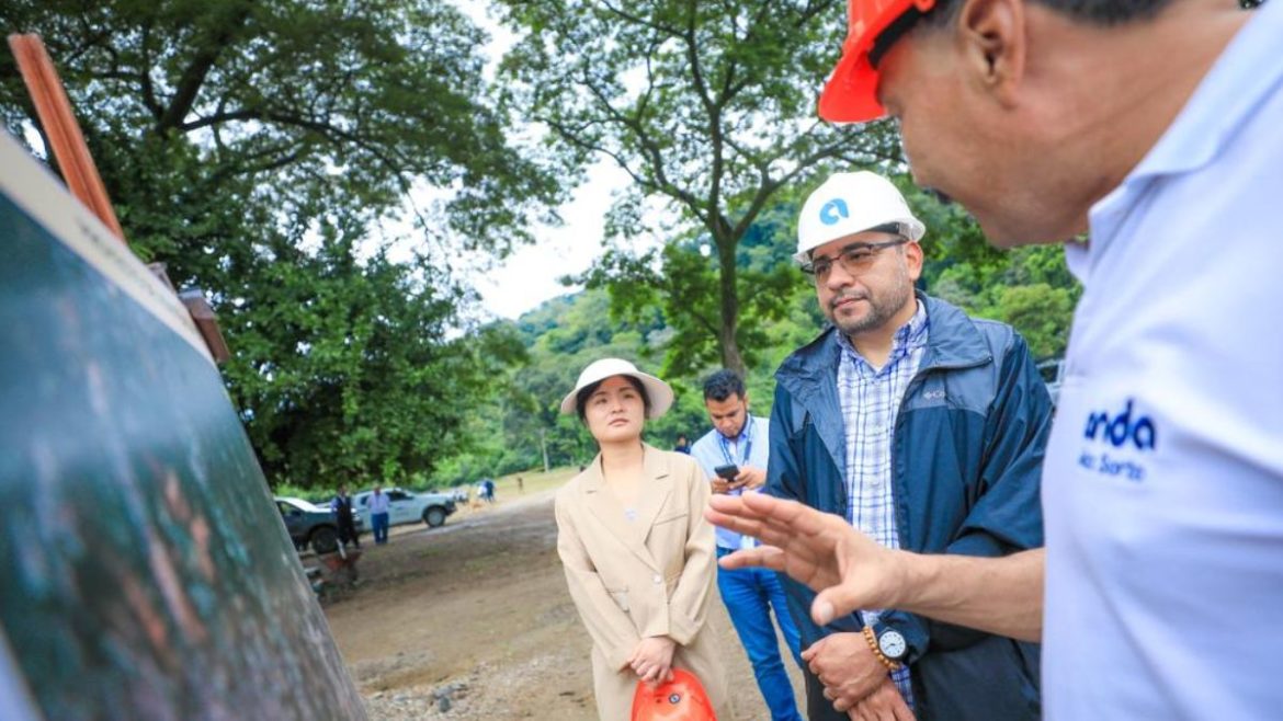 ANDA y empresas chinas visitan zona para construcción del proyecto de potabilización del Lago de Ilopango
