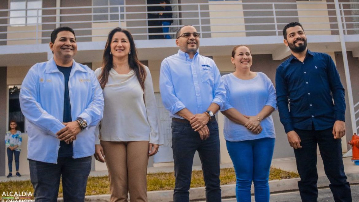 Familias Ilopenses reciben las llaves de su nuevo hogar