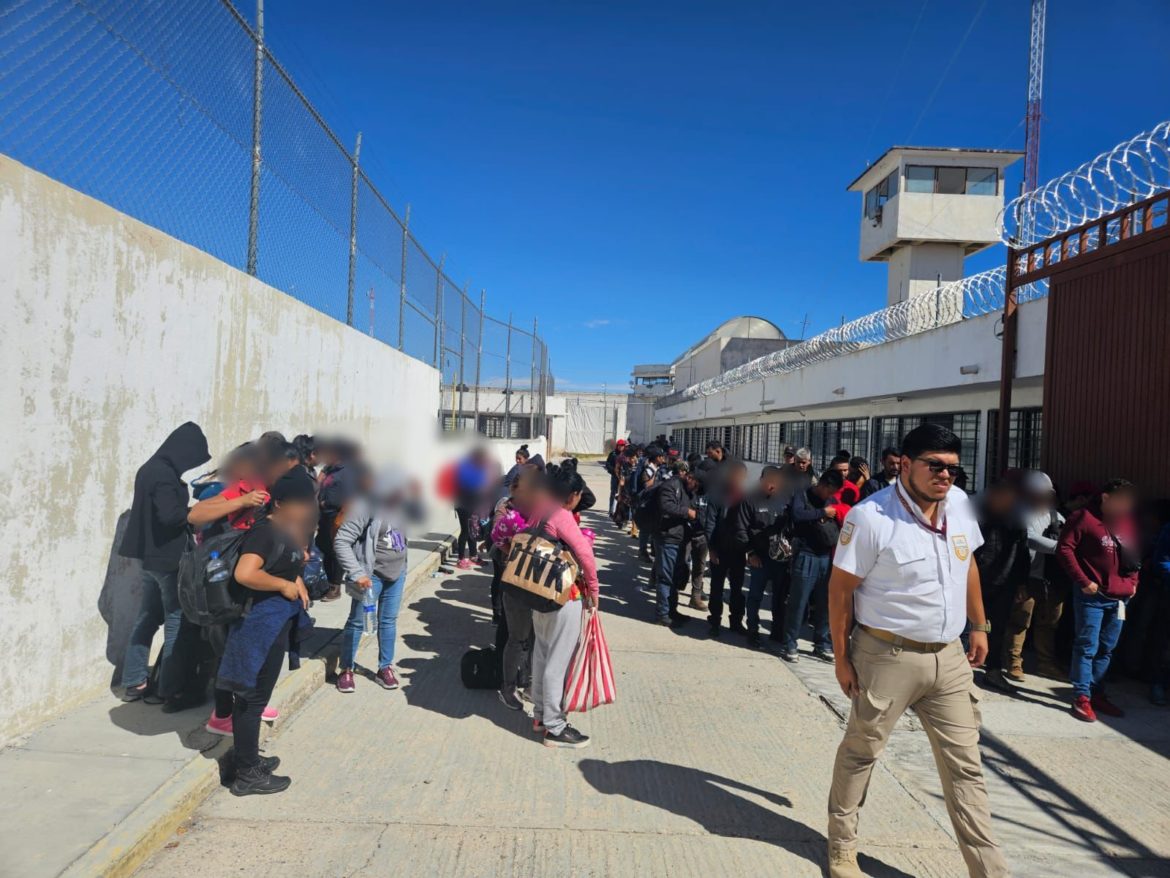 Rescatan a 123 migrantes que viajaban hacinados en México, 14 eran salvadoreños