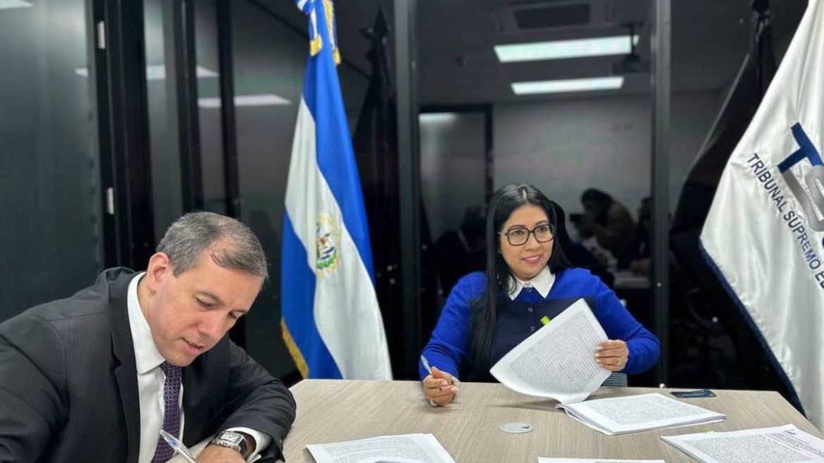 TSE firma contrato con empresa que auditará el voto electrónico
