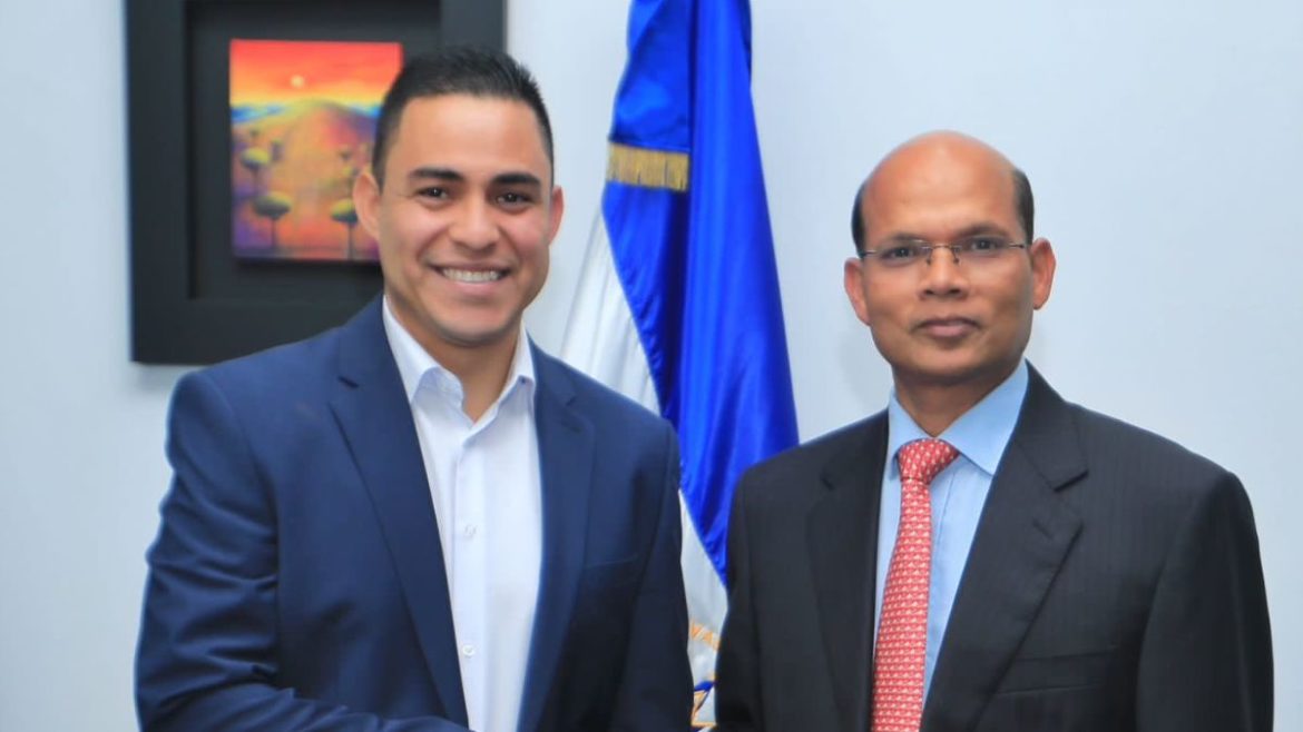 Alcalde Henry Flores recibe en Santa Tecla al Embajador de la India