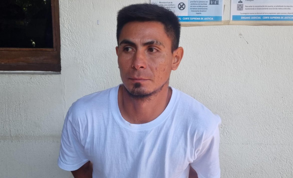 Sujeto acusado de doble homicidio seguirá en prisión mientras continúa el proceso penal en su contra