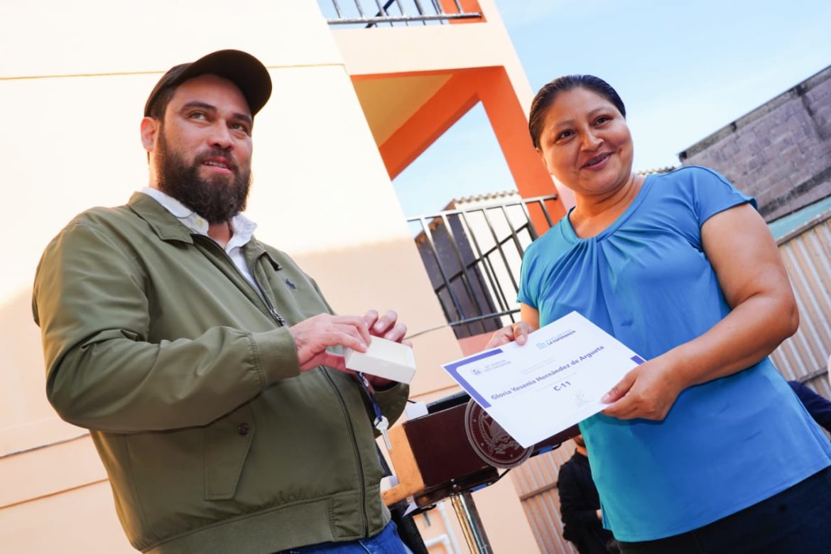 Alcalde Durán entregó un complejo de apartamentos a 42 familias de las comunidades La Pedrera y Nueva Esperanza