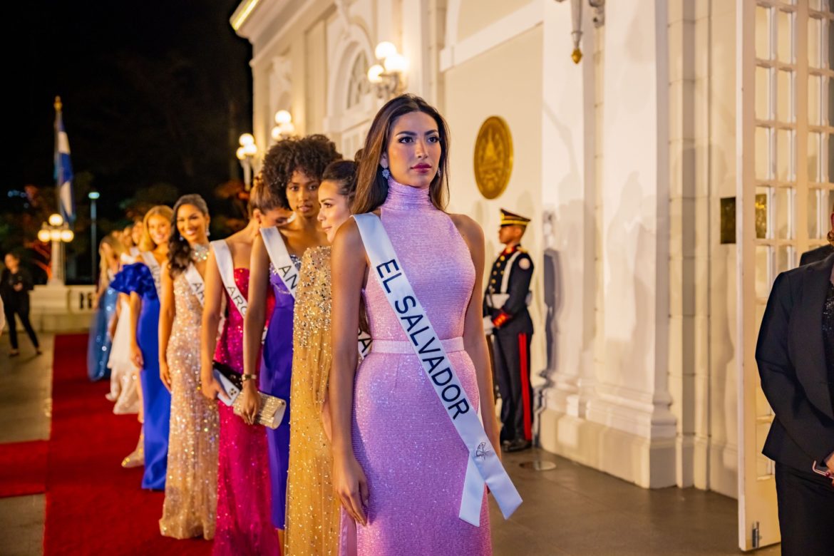 Bukele recibió a las delegadas de Miss Universo en Casa Presidencial
