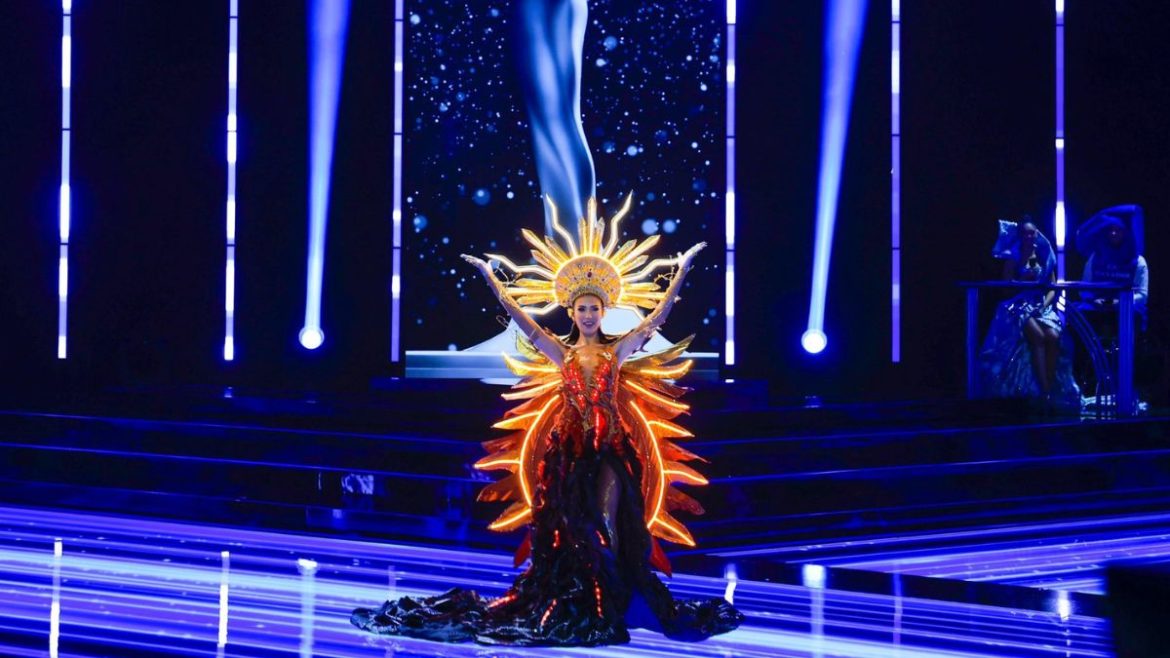 Miss Universo El Salvador impactó al público con su traje típico
