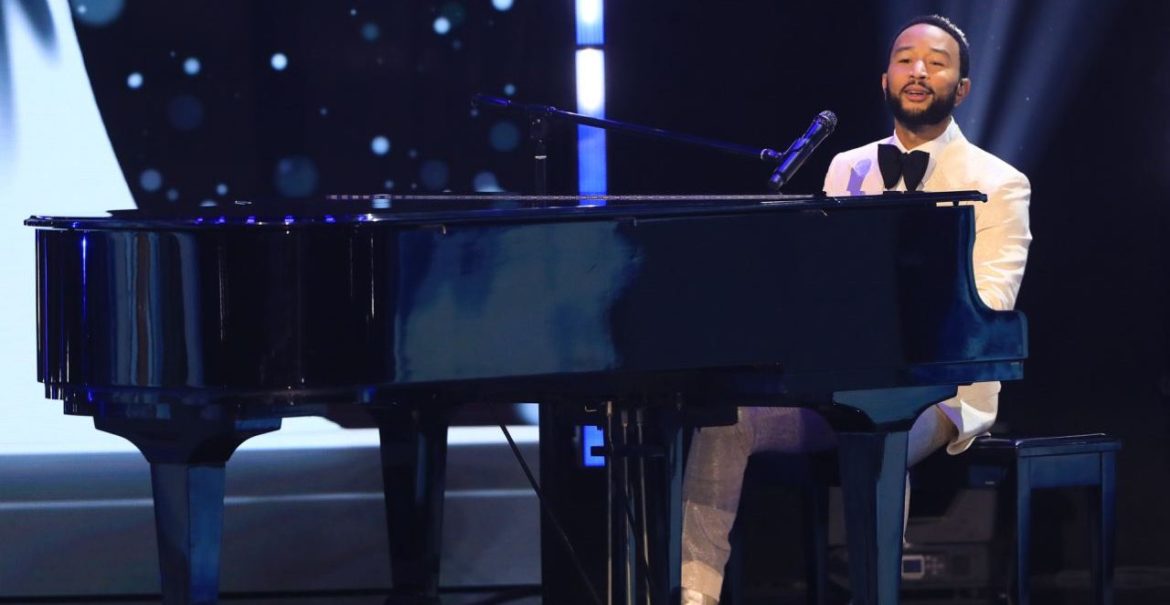 John Legend cautivó con sus melodías en la final de Miss Universo en El Salvador