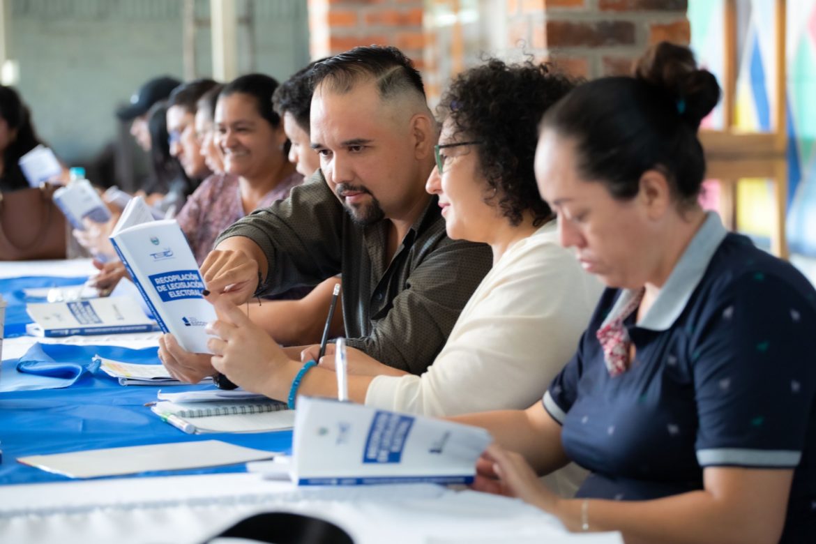 TSE capacita a JRV de Sonsonate, La Libertad y La Paz