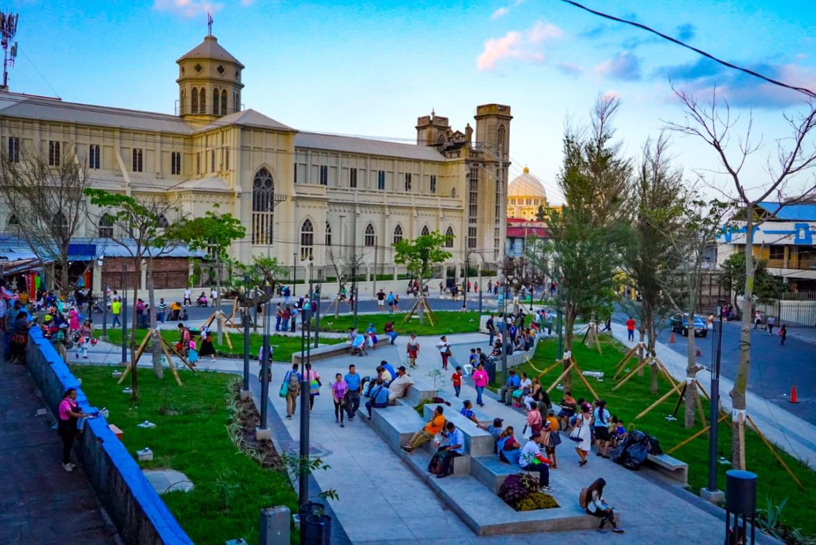 Entregan renovadas las plazas del Centro Histórico