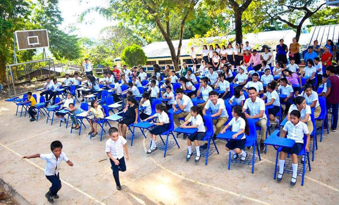 Instituciones educativas reciben nuevo mobiliario
