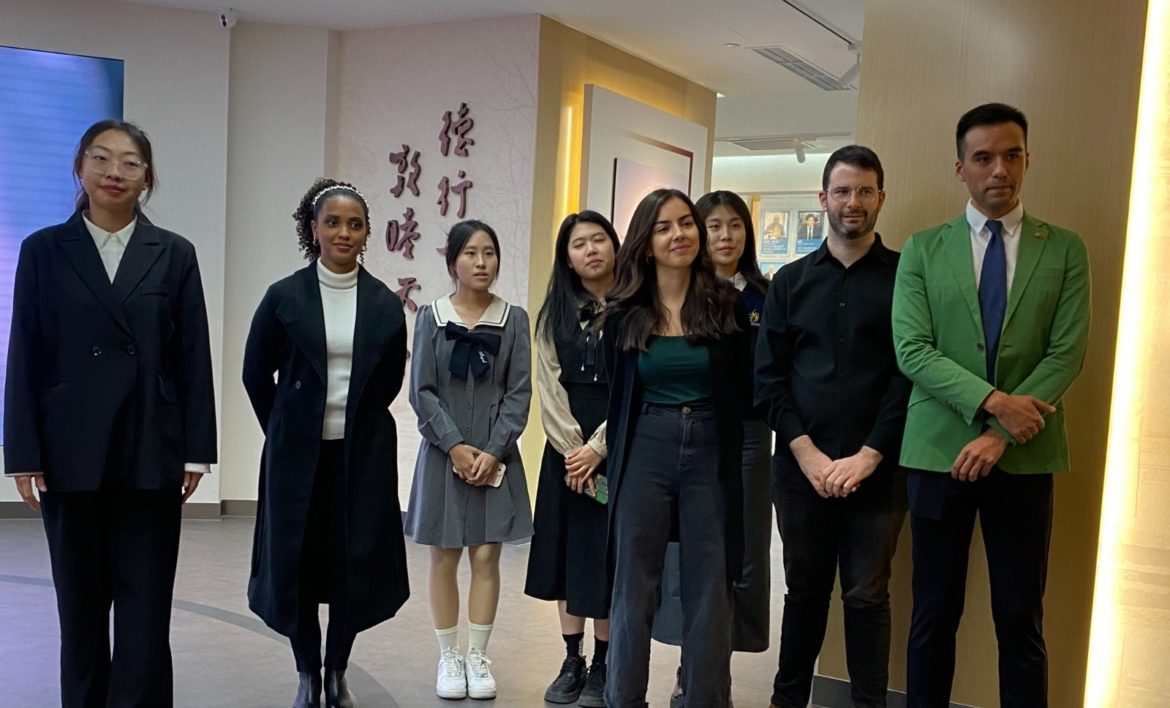 Más de 3,000 extranjeros se han graduado de sinología en Beijing